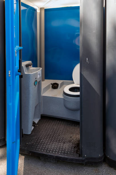 Best Portable restroom trailer rental  in Bellevle, IL